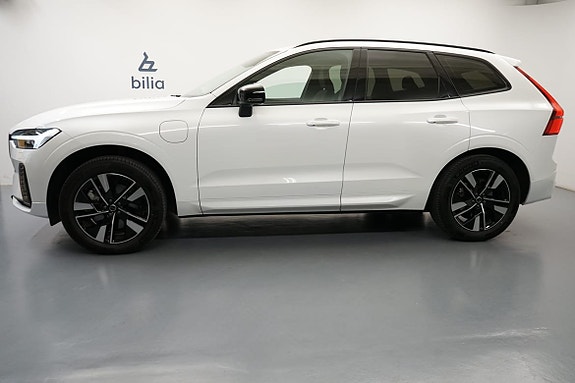 Volvo XC60 2 of 22