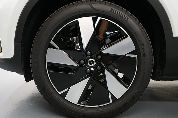 Volvo EX40 19 of 19