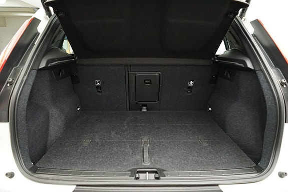 Volvo EX40 8 of 19