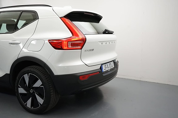 Volvo EX40 3 of 19