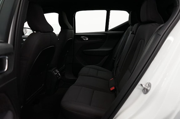 Volvo EX40 7 of 19
