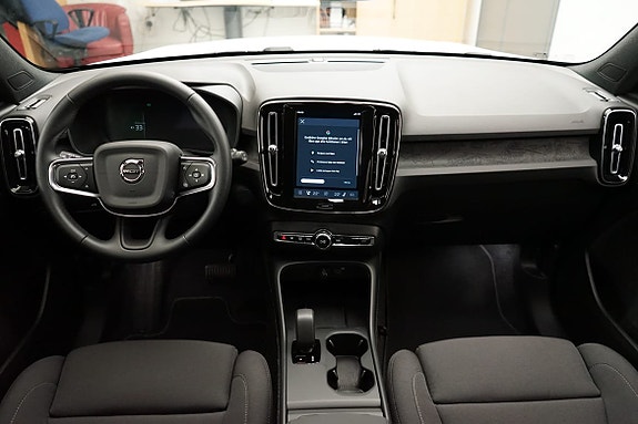 Volvo EX40 6 of 19