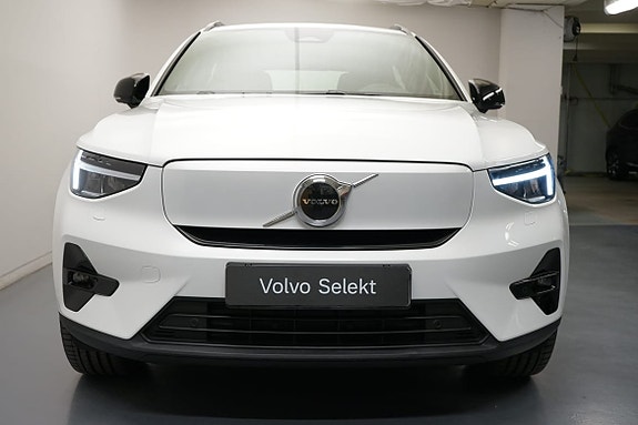 Volvo EX40 17 of 19