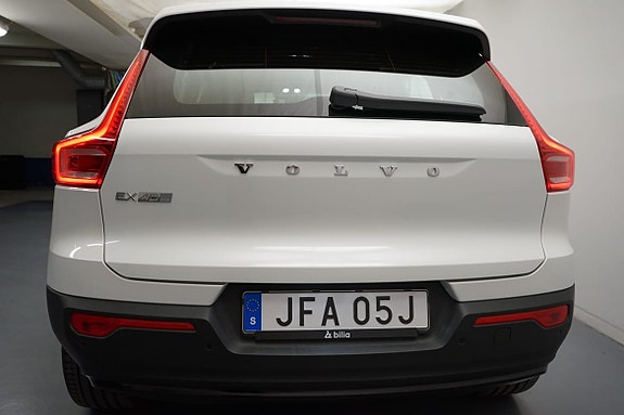 Volvo EX40 16 of 19