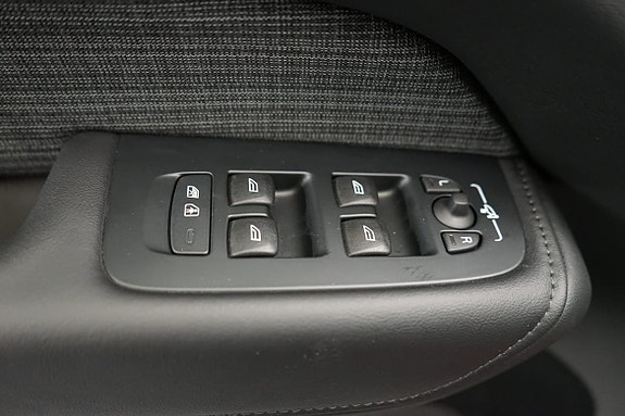 Volvo XC60 11 of 19