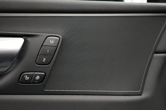 Volvo XC60 12 of 21