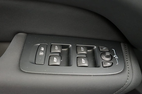 Volvo XC60 11 of 21