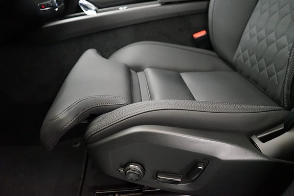Volvo XC60 13 of 21