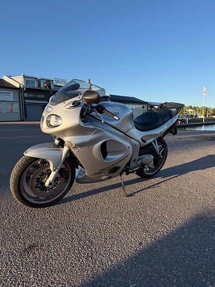 Triumph Sprint 955 ST 3 of 4