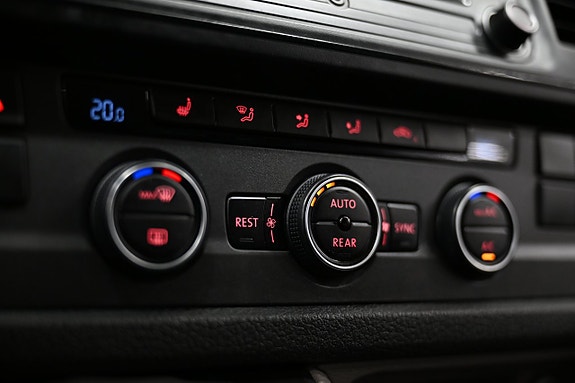 Volkswagen Caravelle 24 of 28