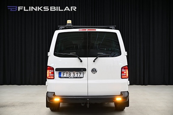 Volkswagen Caravelle 12 of 28