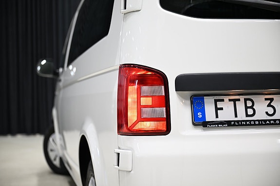 Volkswagen Caravelle 13 of 28