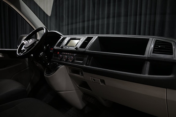 Volkswagen Caravelle 27 of 28