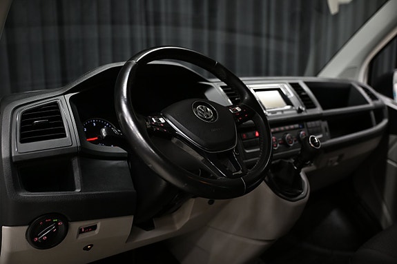 Volkswagen Caravelle 16 of 28