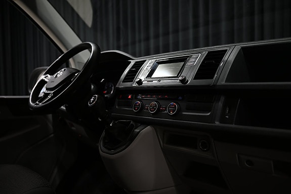 Volkswagen Caravelle 28 of 28
