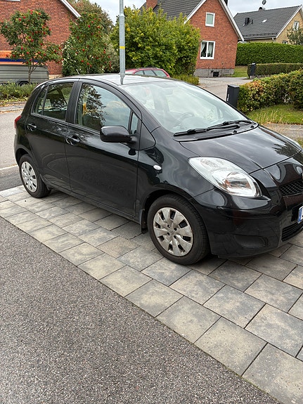 Toyota Yaris 3 of 3