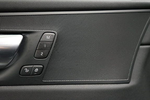 Volvo XC60 12 of 22