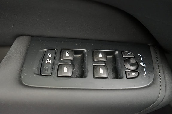 Volvo XC60 11 of 22