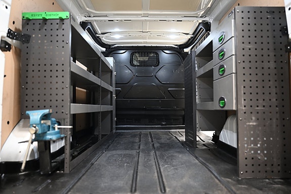 Ford Transit Custom 8 of 30