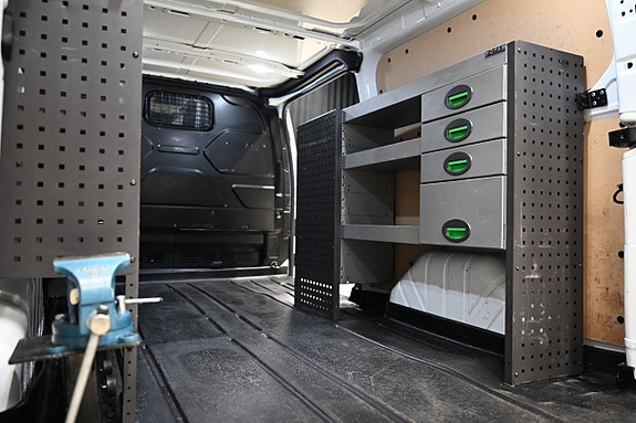 Ford Transit Custom 12 of 30