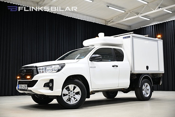 Toyota HiLux 2 of 30