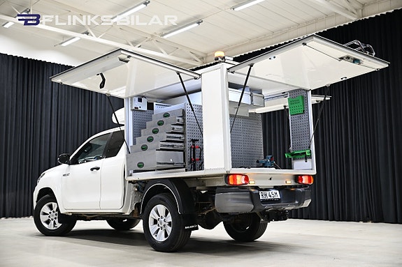 Toyota HiLux 8 of 30