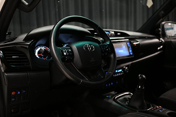 Toyota HiLux 23 of 30