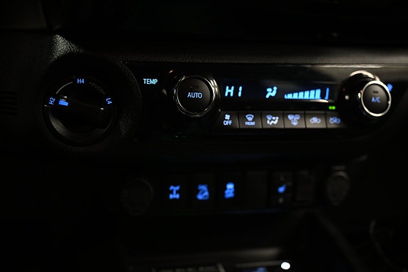 Toyota HiLux 29 of 30