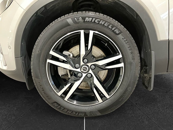 Volvo XC40 10 of 15
