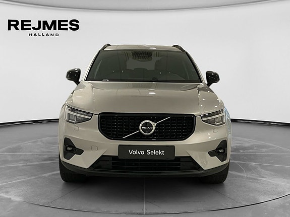 Volvo XC40 9 of 15