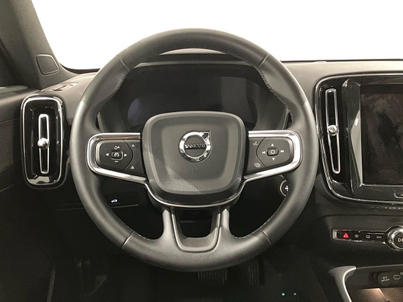 Volvo XC40 11 of 15