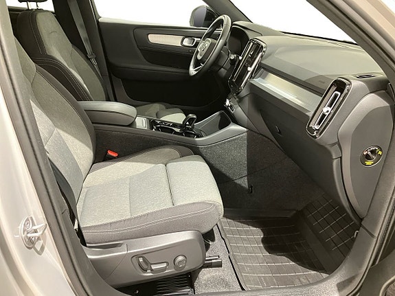 Volvo XC40 4 of 15