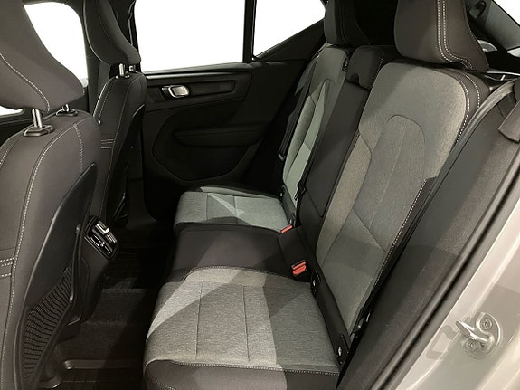 Volvo XC40 7 of 15