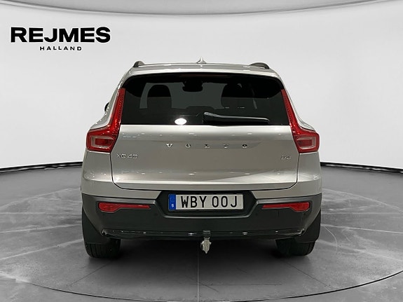 Volvo XC40 8 of 15