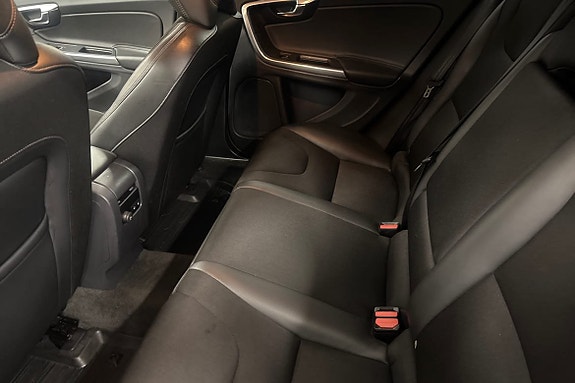 Volvo V60 12 of 19