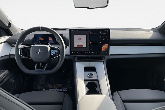 Polestar 4 13 of 15