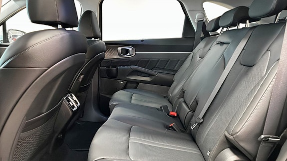 Kia Sorento 9 of 12