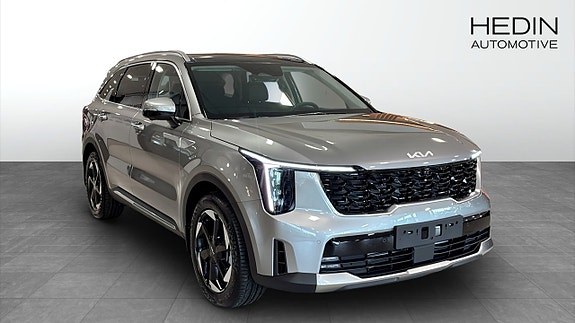 Kia Sorento 3 of 12