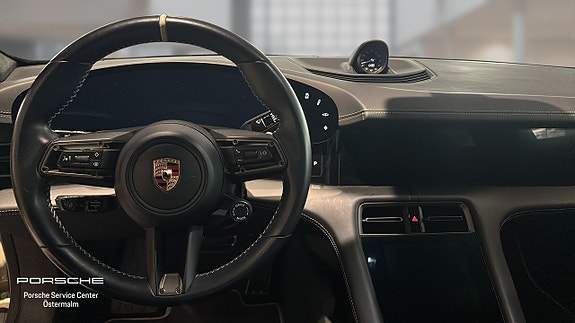 Porsche Taycan GTS 14 of 18