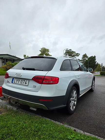 Audi A4 allroad 2 of 5