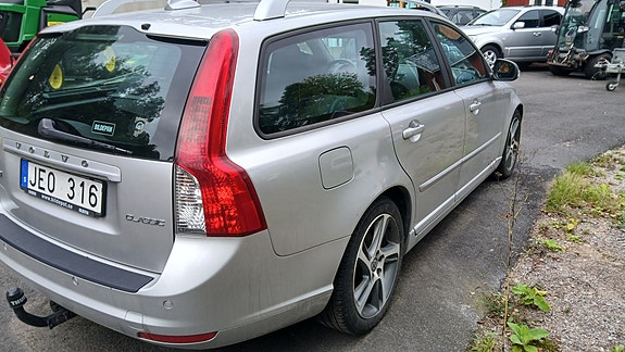 Volvo V50 3 of 6