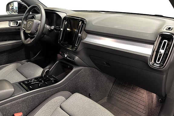 Volvo XC40 10 of 20
