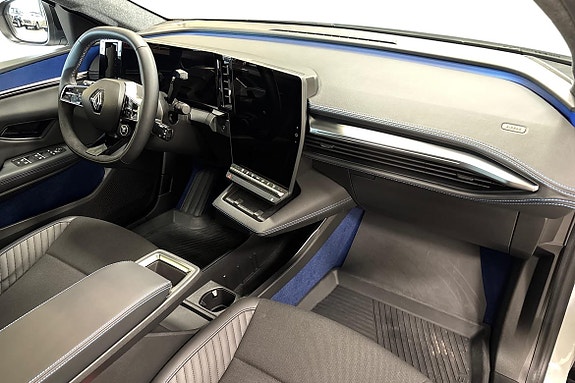 Renault Scenic E-Tech 10 of 26
