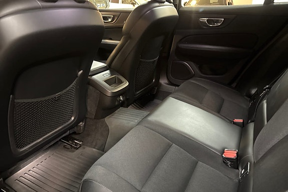 Volvo V60 Cross Country 12 of 14