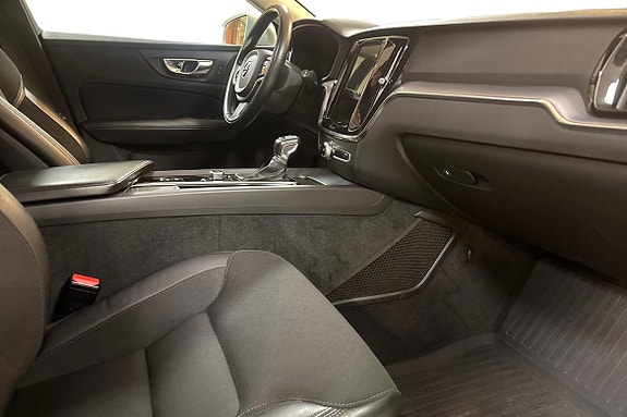 Volvo V60 Cross Country 10 of 14