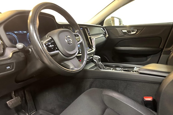 Volvo V60 Cross Country 8 of 14