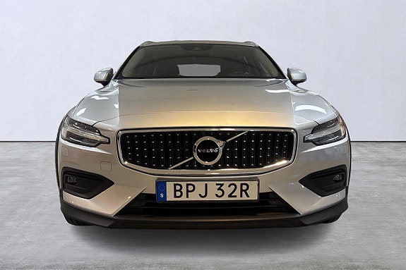 Volvo V60 Cross Country 7 of 14
