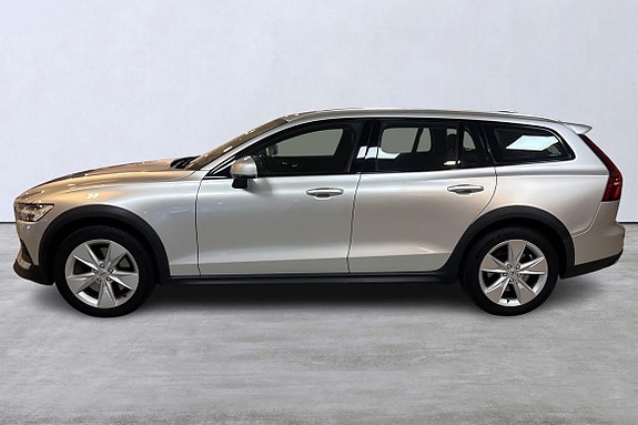 Volvo V60 Cross Country 2 of 14