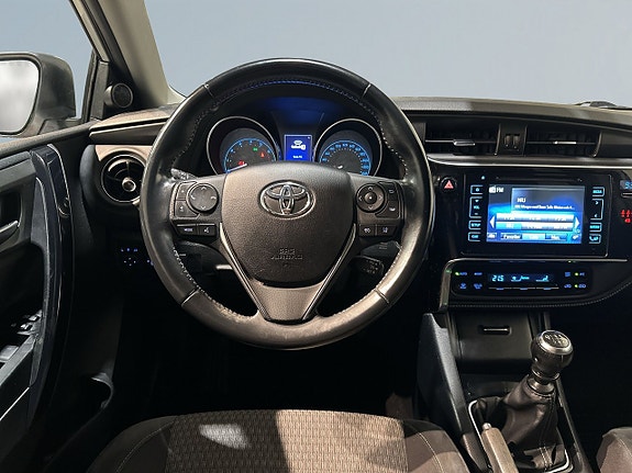 Toyota Auris 9 of 23