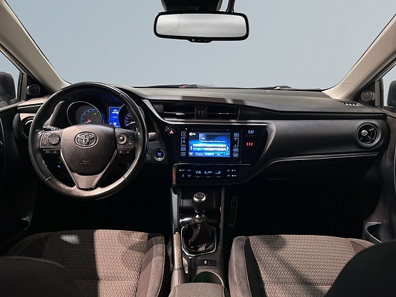 Toyota Auris 8 of 23